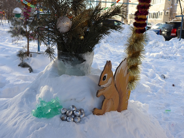 Жители благовещенских многоэтажек превратили повседневные пространства в зимнюю сказку