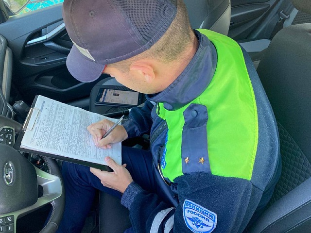 Особое внимание велосипедистам и самокатчикам уделят инспекторы ГИБДД на этой неделе 