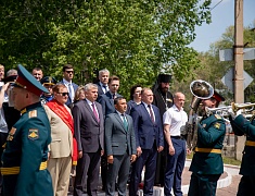 В день города прошли торжественные церемонии возложения цветов