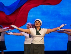 Китайские и русские бабушки станцевали на одной сцене в Благовещенске