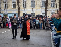 Мэр Благовещенска Олег Имамеев поздравил выпускников ДВОКУ с окончанием учебы