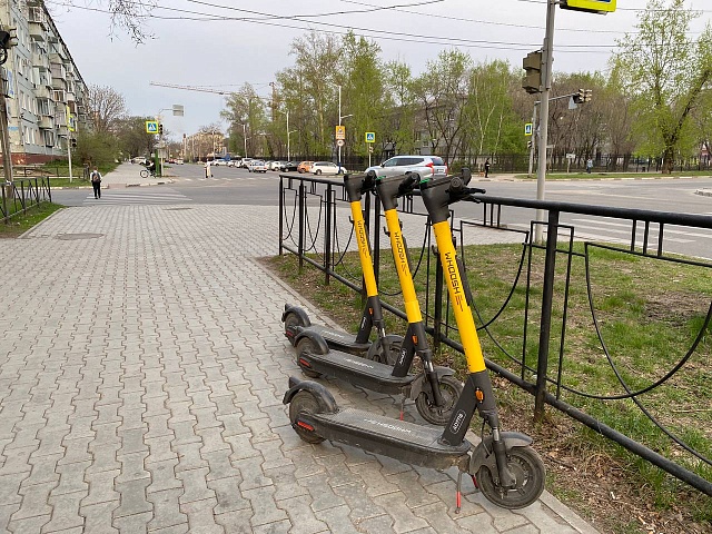 В Благовещенске за сутки вывезли около двух сотен электросамокатов