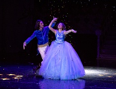 Предновогодний спектакль "Потерянная туфелька"