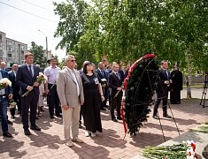 В Благовещенске прошли торжественные церемонии у памятников основателям города