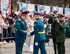 Мэр Благовещенска Олег Имамеев поздравил выпускников ДВОКУ с окончанием учебы