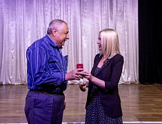 Знаки «50 лет Байкало-Амурской магистрали» вручили благовещенцам