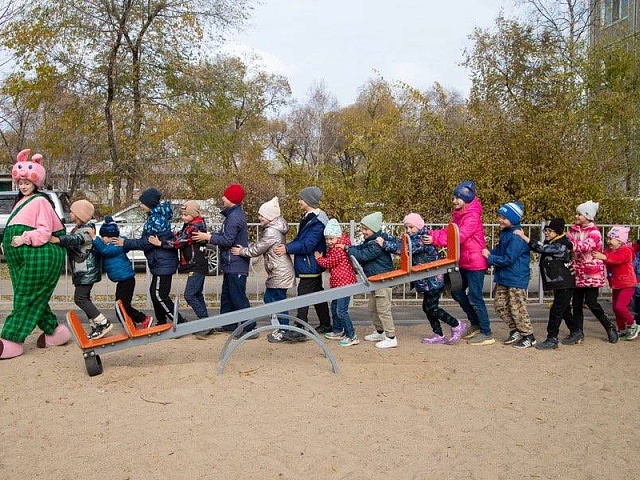 Проводят больше времени на свежем воздухе: горожане оценили обновленный двор в центре Благовещенска