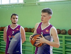 Мэр Благовещенска Олег Имамеев вручил награду "Наставник месяца"