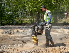 В Моховой Пади строят «умную» спортивную площадку 