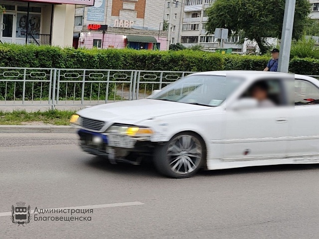 Без бампера, но не без внимания: в Благовещенске поймали «аудио-визуального» нарушителя