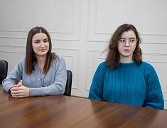 Мэр Олег Имамеев наградил благовещенок, спасших несколько человеческих жизней