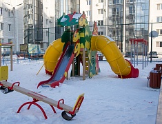 Дмитрий Гумиров вручил ключи от благоустроенных квартир первым новосёлам 