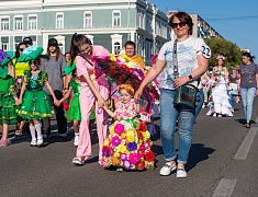 Бал цветов и Семейный бал украсили Благовещенск