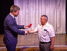 Знаки «50 лет Байкало-Амурской магистрали» вручили благовещенцам