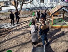 В Благовещенске межведомственная комиссия проверяет «самочувствие» детских площадок