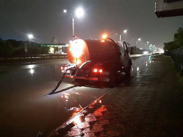 Ямочный ремонт, профилирование дорог, откачка луж: чем займутся коммунальные службы днем 4 июня?