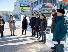 Мэр Благовещенска Олег Имамеев вручил награду номинации «Лучший наставник»