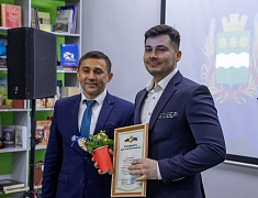 Мэр Благовещенска Олег Имамеев поздравил работников сферы культуры с завершением года