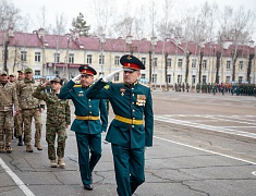 Мэр Благовещенска Олег Имамеев поздравил выпускников ДВОКУ с окончанием учебы