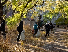 В Благовещенске в рамках «Город берегу» прошел субботник «Чистые игры»