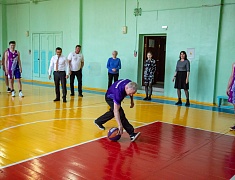 Мэр Благовещенска Олег Имамеев вручил награду "Наставник месяца"