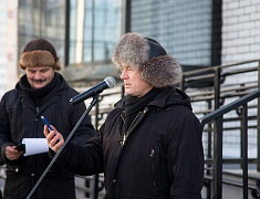 Дмитрий Гумиров вручил ключи от благоустроенных квартир первым новосёлам 