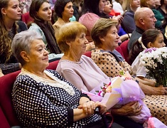 В Благовещенске за заслуги наградили более сотни педагогов
