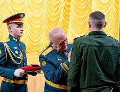 В Благовещенске в честь 84 дня рождения ДВОКУ личному составу вручили награды