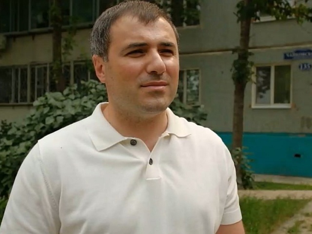 Благоустройство территорий, установка МАФов и ремонт тротуаров: благовещенцы обратились к народному избраннику