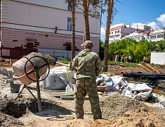 Рабочее совещание по ремонту стадиона Алексеевской гимназии провел мэр Благовещенска Олег Имамеев
