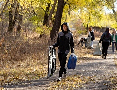 В Благовещенске в рамках «Город берегу» прошел субботник «Чистые игры»