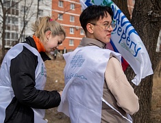 Мэр Благовещенска Олег Имамеев вместе с фан-клубом города очистил еще одну городскую территорию