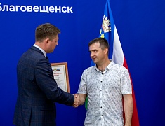 В Благовещенске работников торговли отметили Почетными грамотами