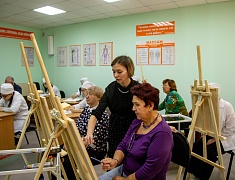 В Амурском медколледже прошел мастер-класс по рисованию для участников проекта «Целебная магия цвета»