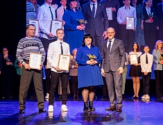 Более сорока одарённых детей получили премию мэра Благовещенска