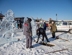  Благовещенцы окунулись в прорубь на Крещение
