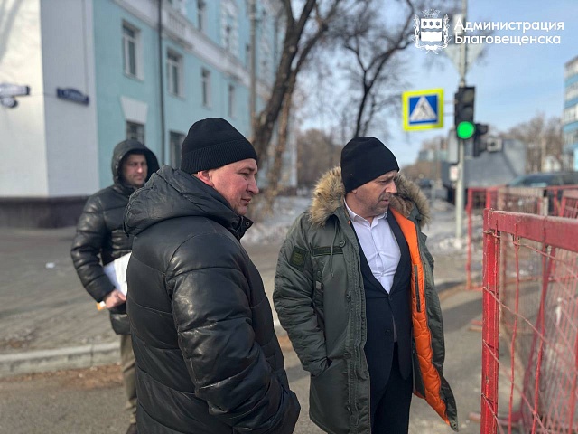 Заммэра Виталий Рудненок поручил на местах перекопов по улице Горького уложить холодный асфальт незамедлительно