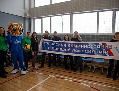 В Благовещенске депутаты, сотрудники мэрии и прокуратуры сыграли в волейбол