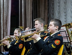 В Благовещенске в танце закружились более сотни студентов