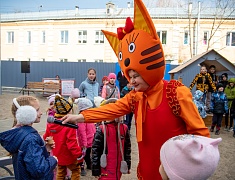 Торжественное открытие обновленного двора на ДОС, 18