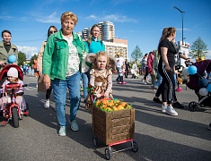 Парад семей и трудовых династий в честь празднования дня рождения Благовещенска