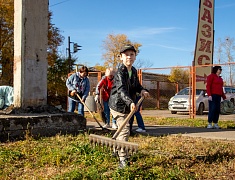 К общегородскому субботнику присоединились работники администрации Благовещенска