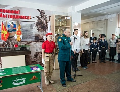 В школе № 10 открыли "Уголок памяти Героя" и установили "Парту Героя"