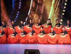 Китайские и русские бабушки станцевали на одной сцене в Благовещенске