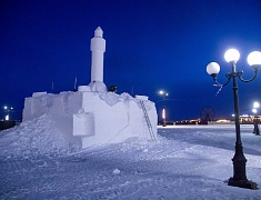 Мэр Олег Имамеев провёл выездное совещание по новогоднему оформлению города