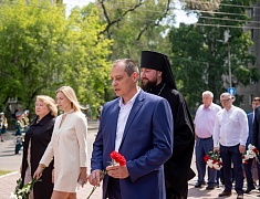 В день города прошли торжественные церемонии возложения цветов