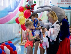 В Благовещенске прошли соревнования по художественной гимнастике "Новогоднее конфетти 2022"