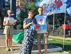  Благовещенцам вручили знаки ГТО в День семьи, любви и верности