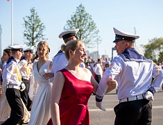 Бал цветов и Семейный бал украсили Благовещенск