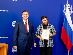 Представителей сферы торговли чествовали в Благовещенске